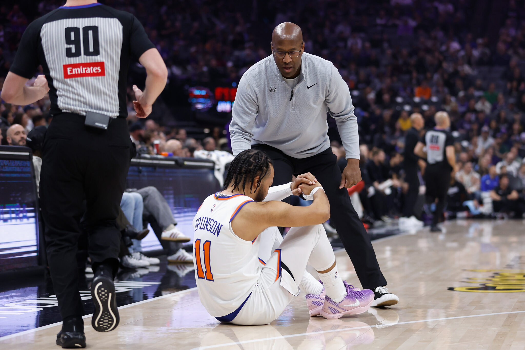 High-Quality Knicks Star Jalen Brunson Has Injury Scare In Game 1 Of Nba Finals Scene for Desktop High-Quality Knicks Star Jalen Brunson Has Injury Scare In Game 1 Of Nba Finals Scene for Desktop